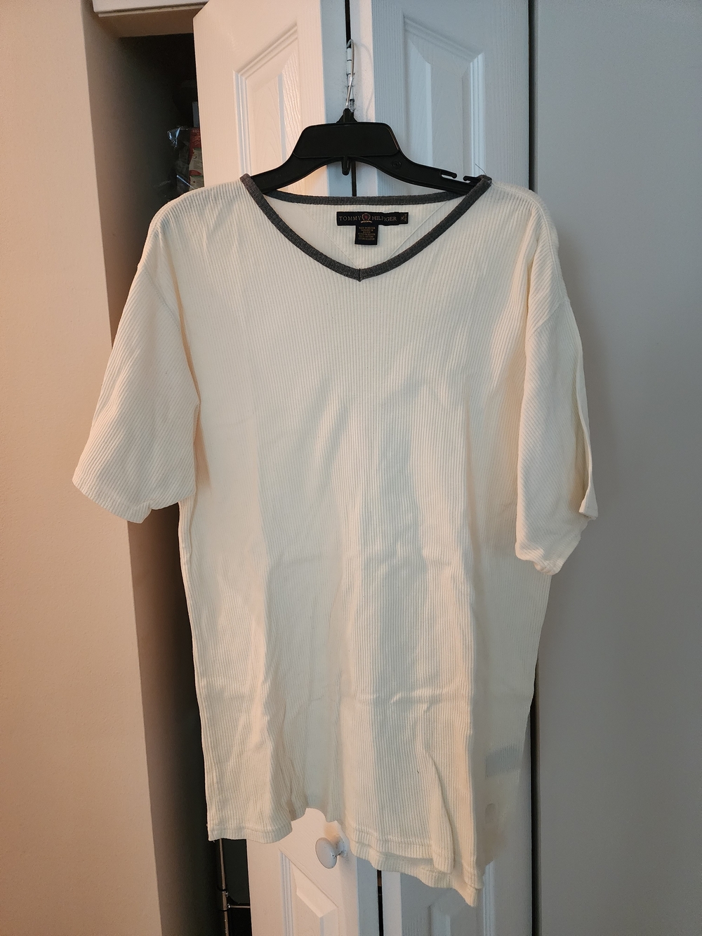 Tommy Hilfiger Cream Short Sleeve Ribbed V-Neck Tee with Gray Trim